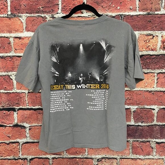 Brad Paisley Shirt Women Medium M Gray Beat This Winter 2014 Tour Concert Tee - Picture 2 of 6